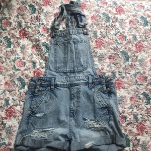 Hi, I'm selling this garment. I bought it a year ago. It's a size zero